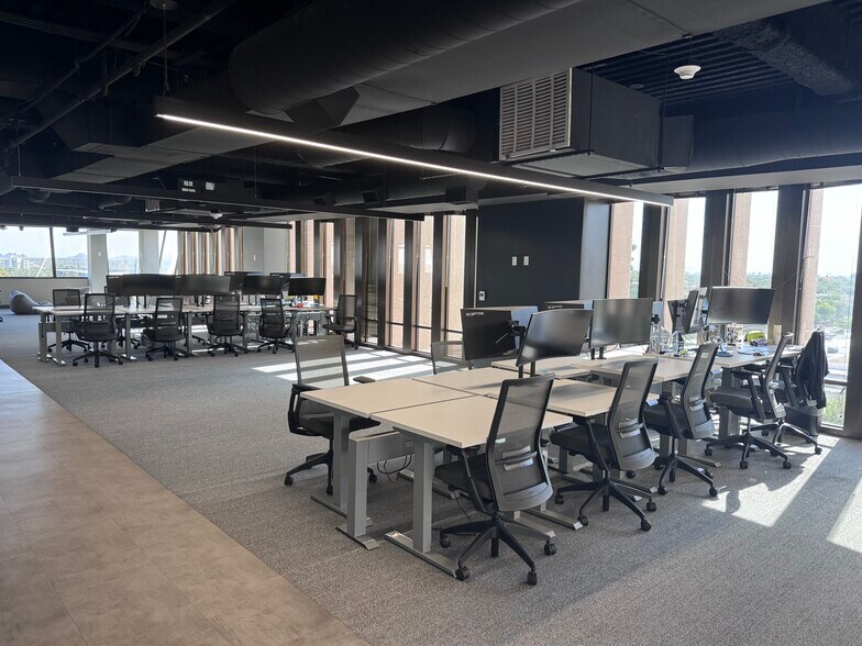 6900 E Camelback Rd, Scottsdale, AZ à louer - Photo du bâtiment - Image 2 de 10