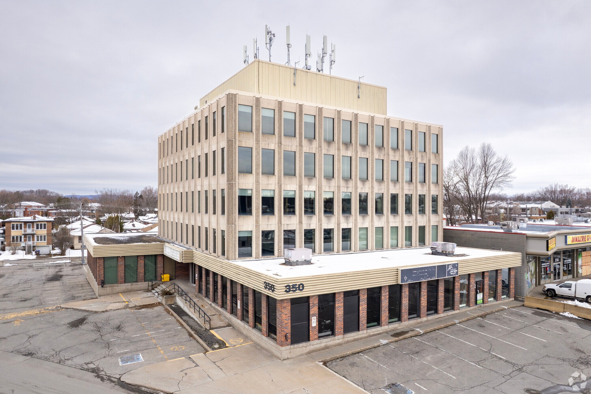 350 Boul Arthur-Sauvé, St-Eustache, QC for lease Primary Photo- Image 1 of 6