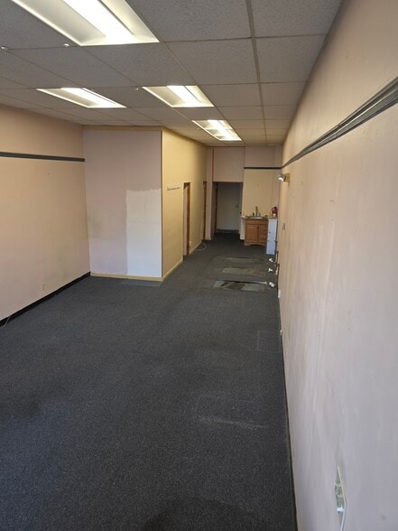 1072 Great Plain Ave, Needham, MA for lease - Building Photo - Image 3 of 4
