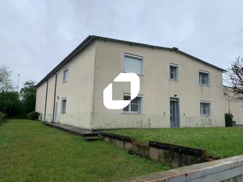 Flex in Saint Laurent De Mure for lease - Building Photo - Image 2 of 15