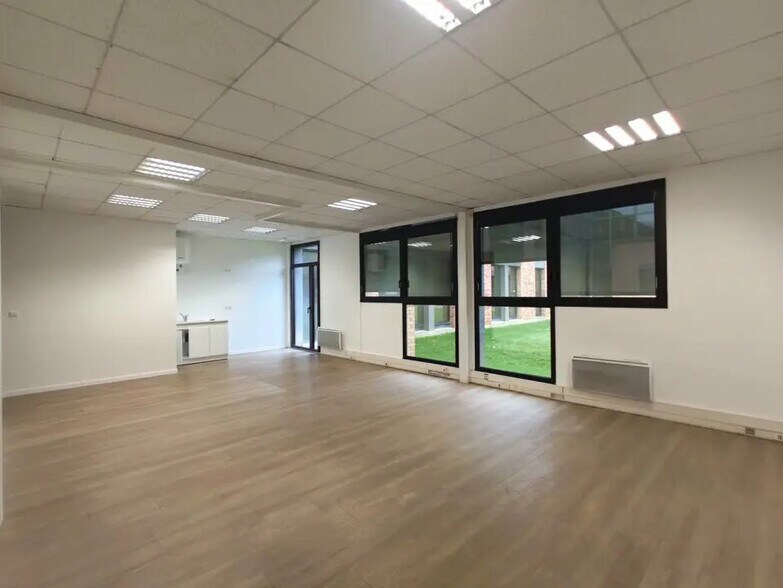 Bureau dans Cesson-Sévigné à louer - Photo du bâtiment - Image 3 de 8