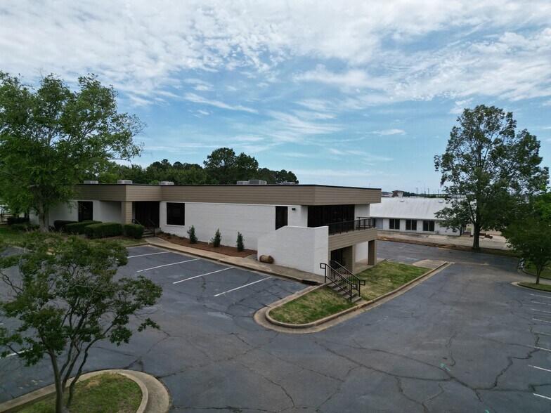346 Crossgates Blvd, Brandon, MS à louer - Photo du bâtiment - Image 2 de 6