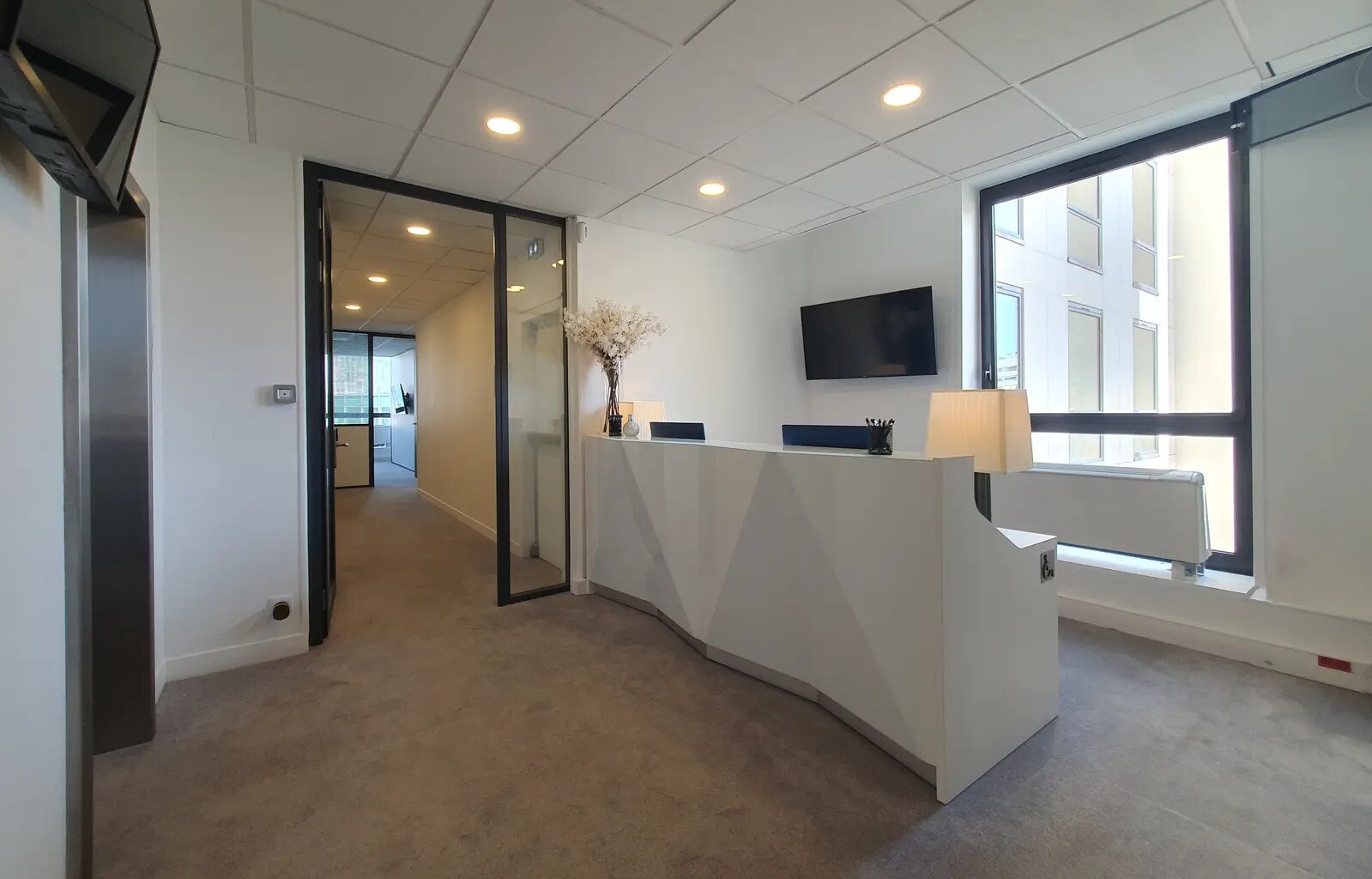 Office in Saint-Cloud for lease Interior Photo- Image 1 of 6