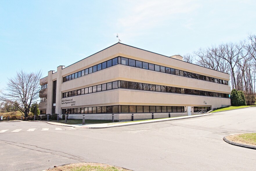10 Targeting Centre, Windsor, CT à louer - Photo du bâtiment - Image 1 de 1