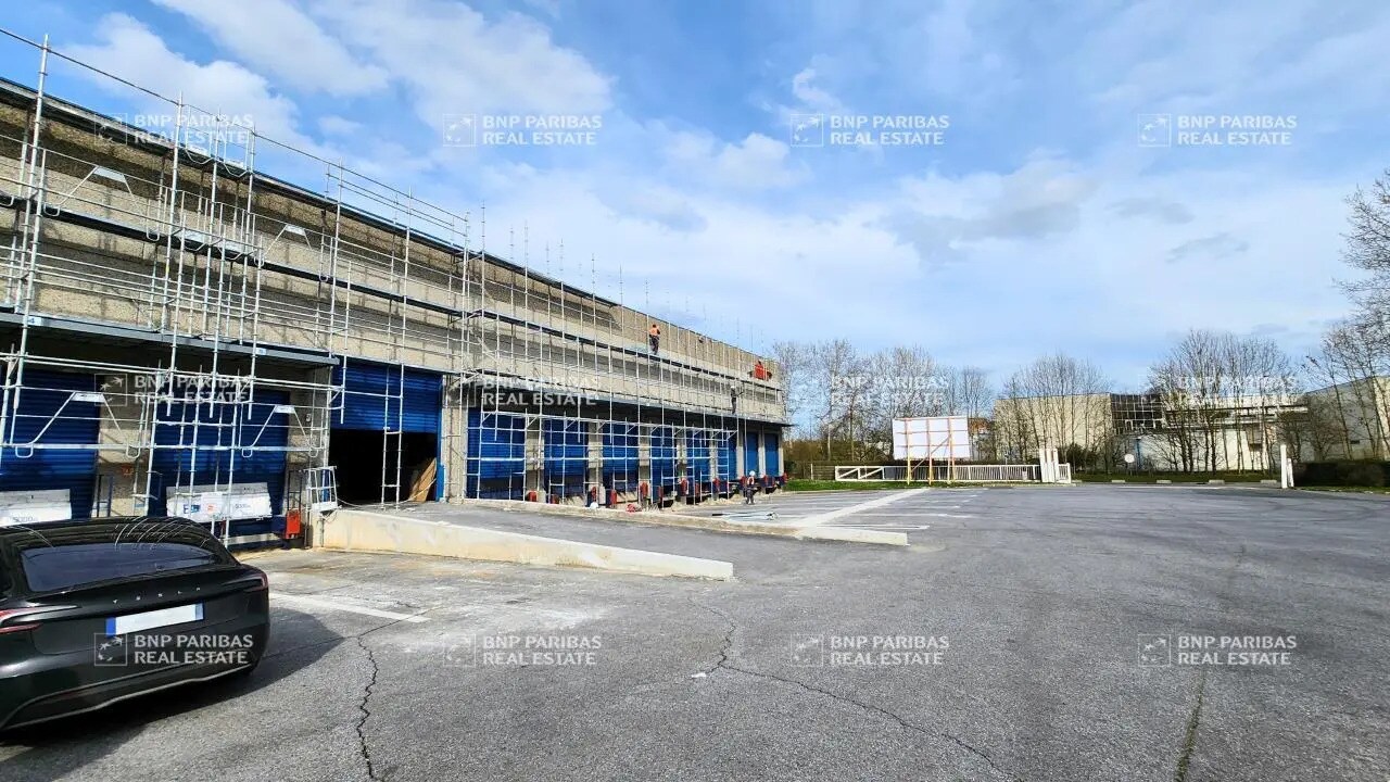 Flex in Saint-Thibault-des-Vignes for lease Construction Photo- Image 1 of 2