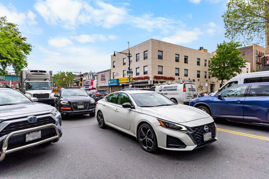 1-17 E Fordham Rd, Bronx, NY à louer - Photo du bâtiment - Image 2 de 4