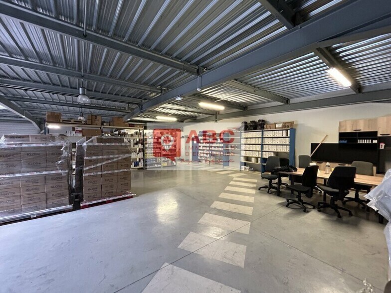 Flex in Montpellier for lease - Interior Photo - Image 2 of 4
