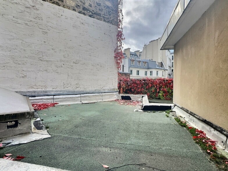 42 Rue De Bassano, Paris for lease - Building Photo - Image 3 of 28
