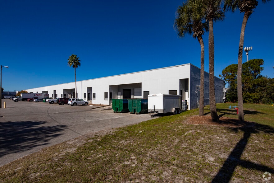 5501-5519 Pioneer Park Blvd, Tampa, FL à louer - Photo du bâtiment - Image 2 de 12