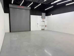 7906 Kingspointe Pky, Orlando, FL for lease Interior Photo- Image 2 of 4