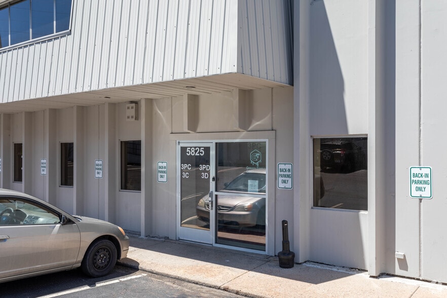 5801-5835 W 6th Ave, Lakewood, CO for lease - Building Photo - Image 3 of 8