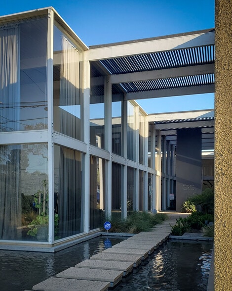 320 E Bixby Rd, Long Beach, CA for lease - Building Photo - Image 2 of 10