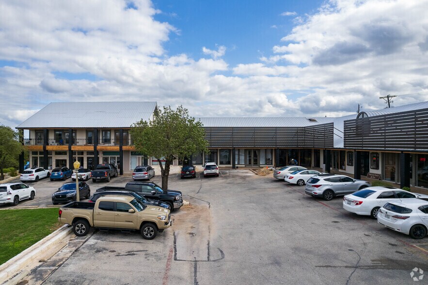 107 RR 620 S, Austin, TX à louer - Photo du bâtiment - Image 2 de 3