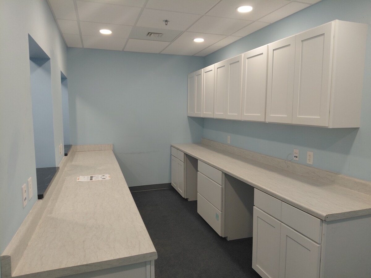 32 Stiles Rd, Salem, NH 03079 - Unit 102 - - Interior Photo - Image 2 of 7