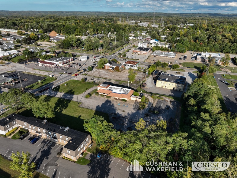 8745-8763 Mayfield Rd, Chesterland, OH for lease - Building Photo - Image 3 of 8