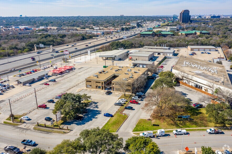 8527 Village Dr, San Antonio, TX à louer - Aérien - Image 3 de 4