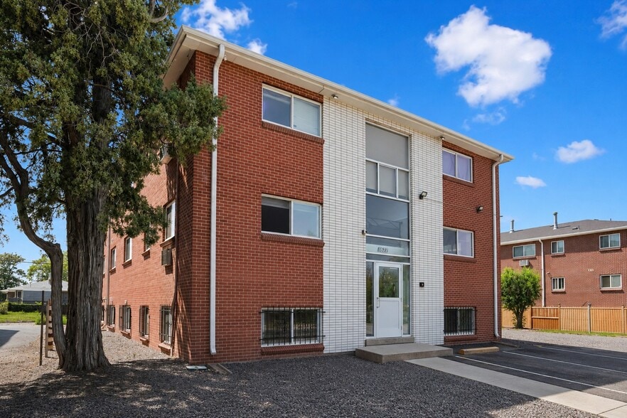1677 Geneva St, Aurora, CO for sale - Building Photo - Image 1 of 21