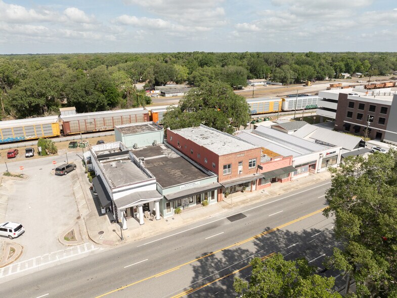 103 N Main St, Wildwood, FL à vendre - Photo du bâtiment - Image 2 de 54