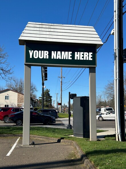 1842 Molalla Ave, Oregon City, OR à louer - Photo du bâtiment - Image 2 de 4