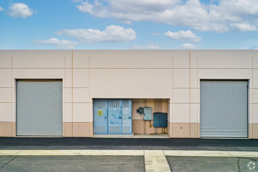 7265 Dean Martin Dr, Las Vegas, NV à louer - Photo du bâtiment - Image 3 de 4