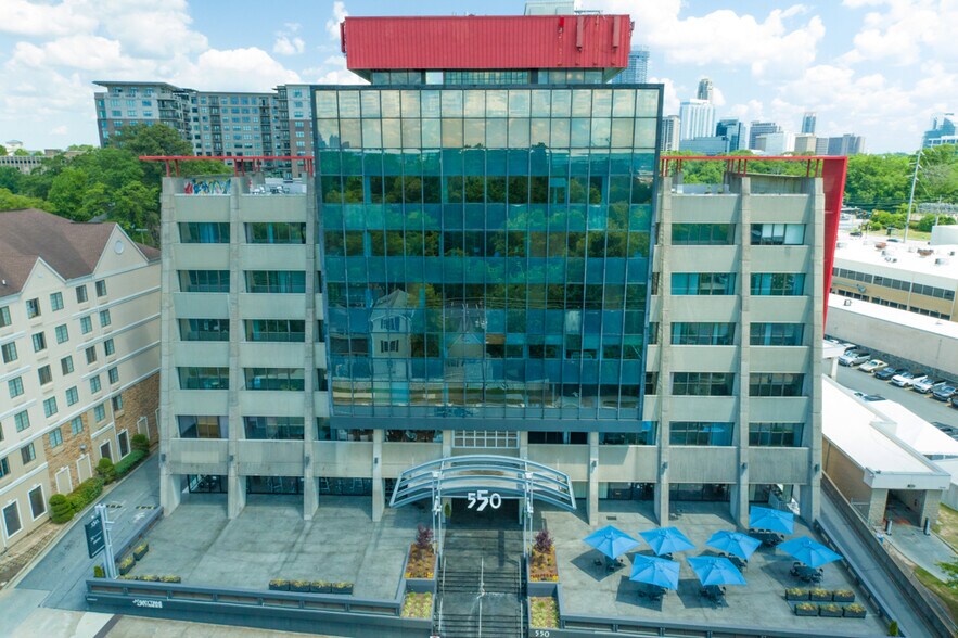 550 Pharr Rd NE, Atlanta, GA à louer - Photo du bâtiment - Image 1 de 12