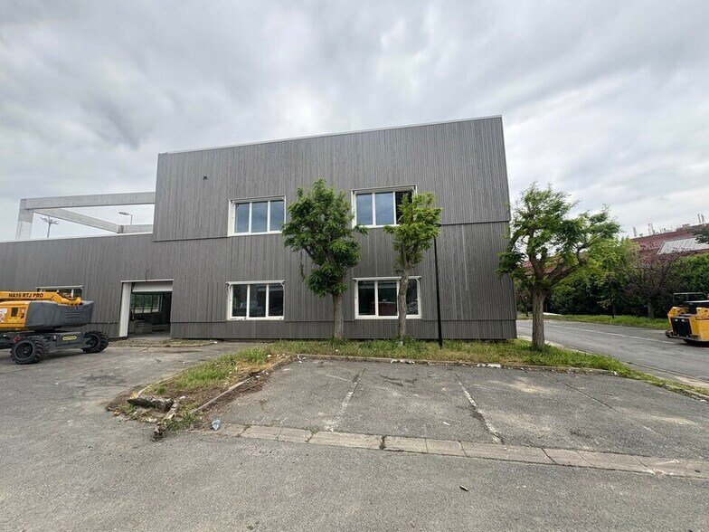 Flex in Gennevilliers for lease - Building Photo - Image 2 of 22