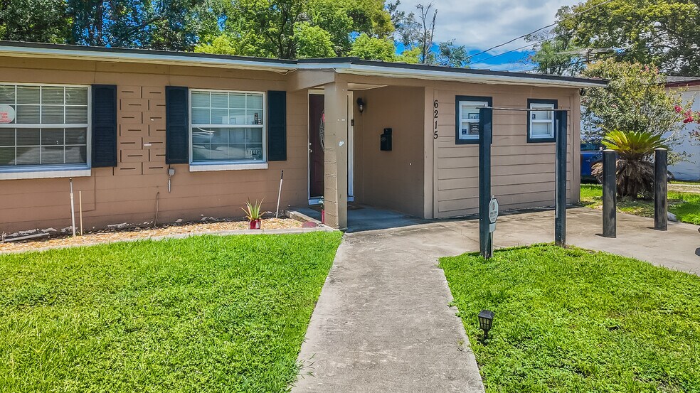 6215 Claret Dr, Jacksonville, FL à vendre - Photo du bâtiment - Image 2 de 17