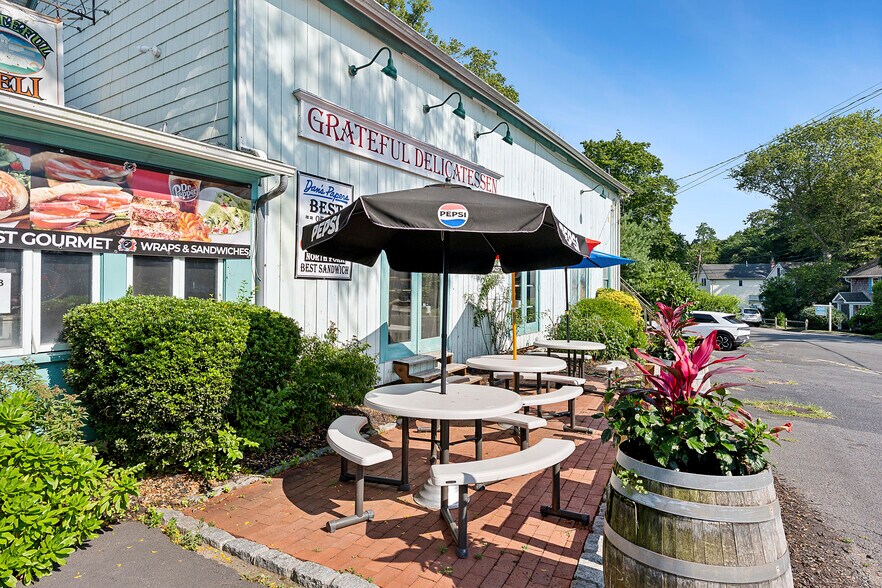 55700 Rt-25, Southold, NY à vendre - Photo du bâtiment - Image 3 de 15