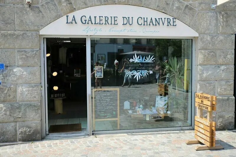 Retail in Quimper for lease - Building Photo - Image 1 of 4