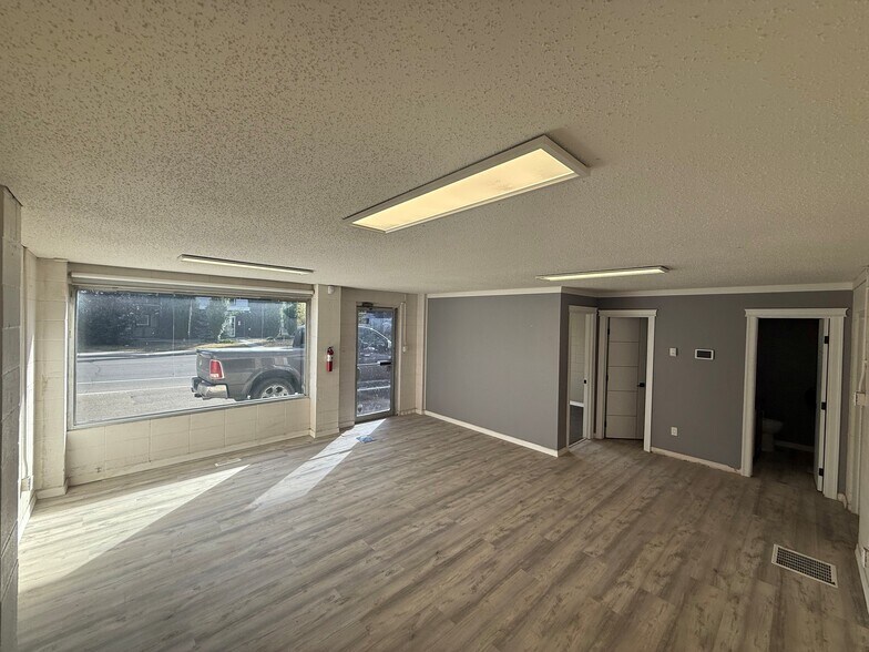 5912 54 Ave, Red Deer, AB à vendre - Photo du bâtiment - Image 3 de 11