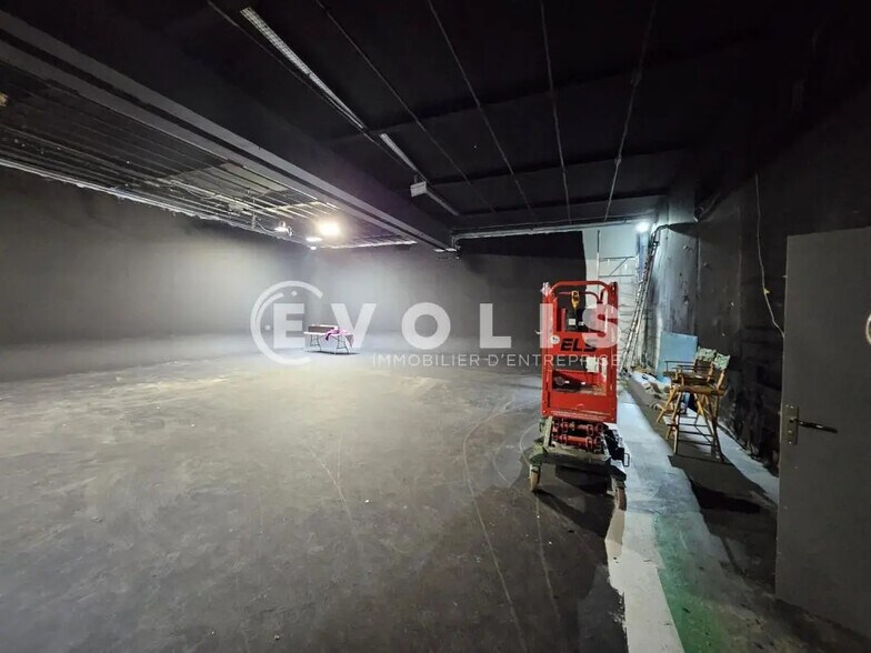 Bureau dans Ivry-sur-Seine à vendre - Photo du bâtiment - Image 3 de 25