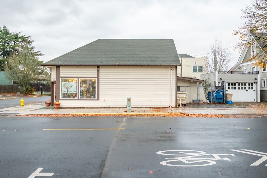 305 Washington St SW, Albany, OR à vendre - Photo du bâtiment - Image 2 de 6
