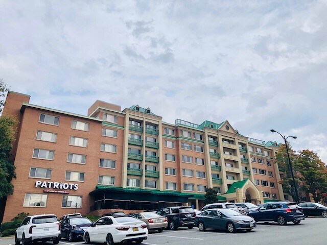 10560 Main St, Fairfax, VA à louer - Photo du bâtiment - Image 1 de 5