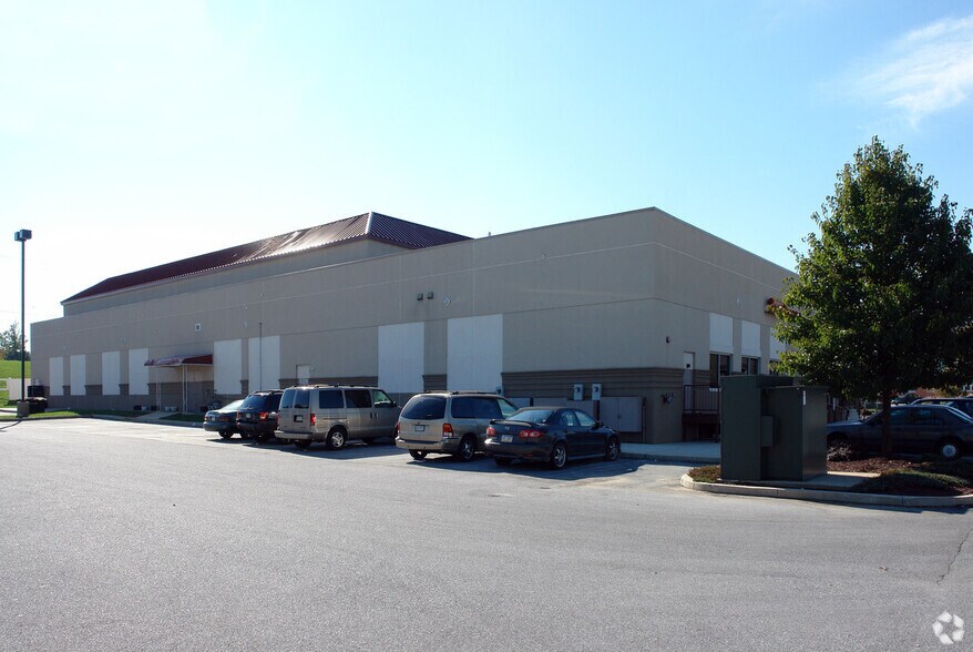 983 E Lancaster Ave, Downingtown, PA à vendre - Photo du bâtiment - Image 2 de 6