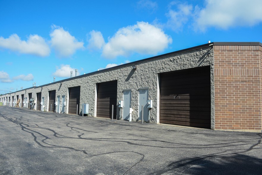 4109-4161 W Orleans St, McHenry, IL à louer - Photo du bâtiment - Image 2 de 3