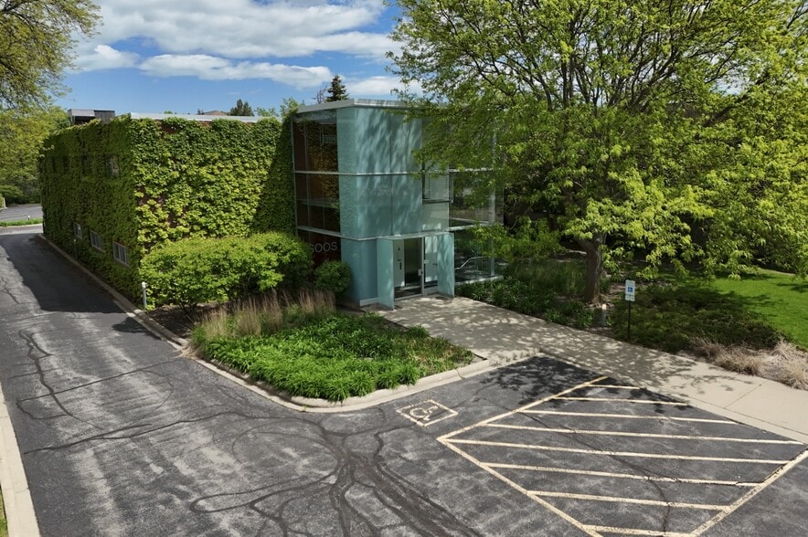 105 Schelter Rd, Lincolnshire, IL for lease - Building Photo - Image 1 of 2