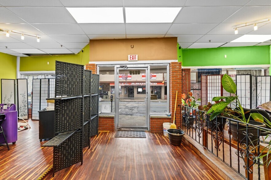 1637 Acushnet Ave, New Bedford, MA à vendre - Photo intérieure - Image 3 de 40