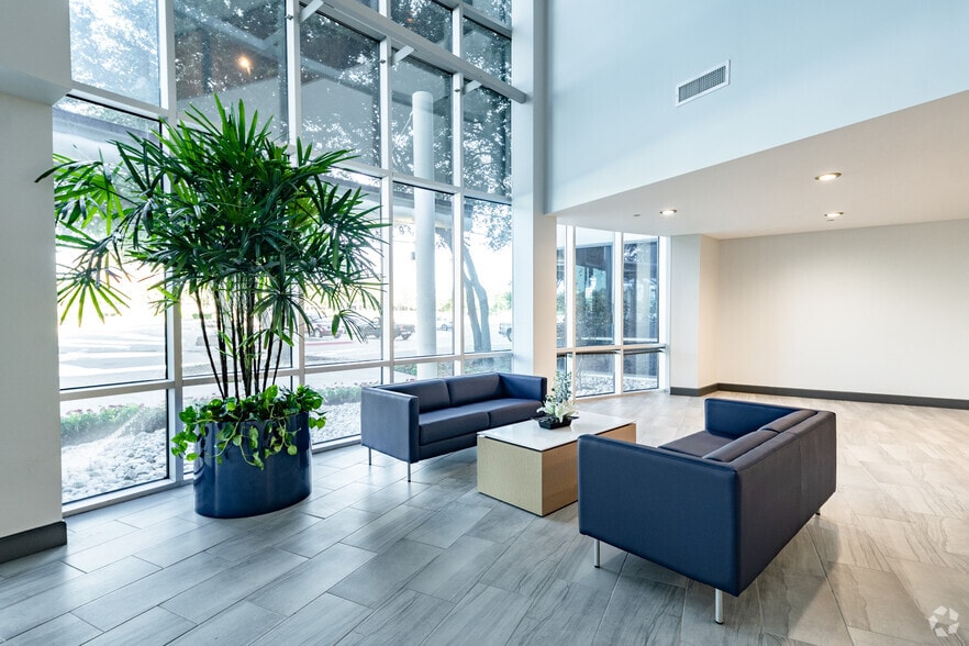 1125 E Campbell Rd, Richardson, TX for lease - Lobby - Image 3 of 14