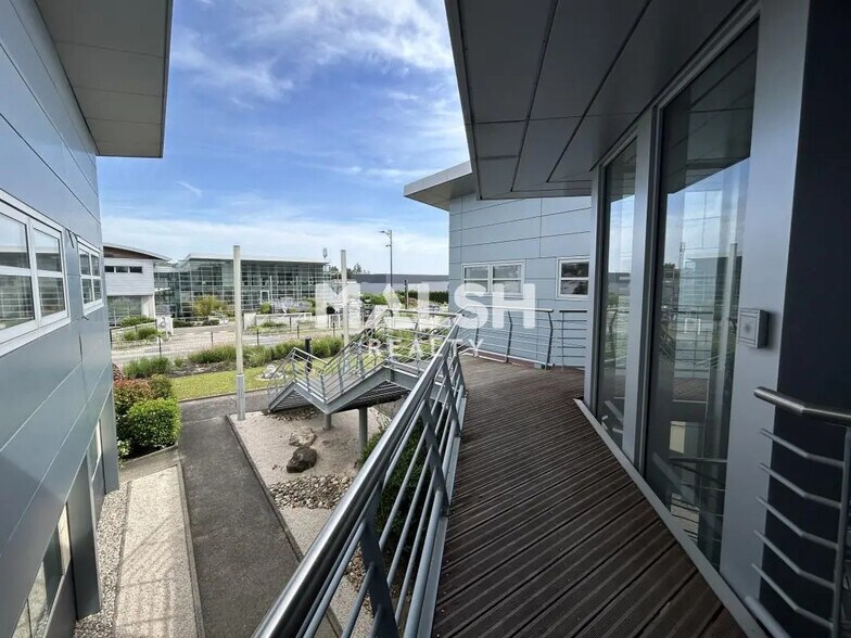 Bureau dans Vourles à louer - Photo du bâtiment - Image 3 de 10