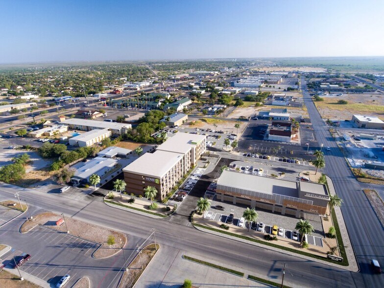 2016 Bedell Avenue, Del Rio, TX à louer - Photo du bâtiment - Image 2 de 2