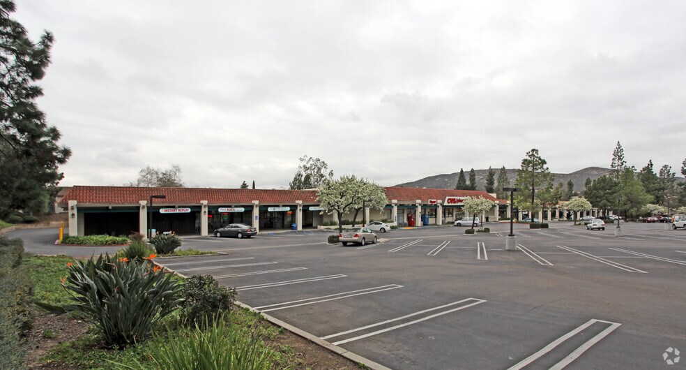 11655 Duenda Rd, San Diego, CA à louer - Photo du bâtiment - Image 3 de 4