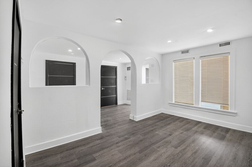 220 SW 16th St, Dania Beach, FL à louer - Photo du bâtiment - Image 1 de 21