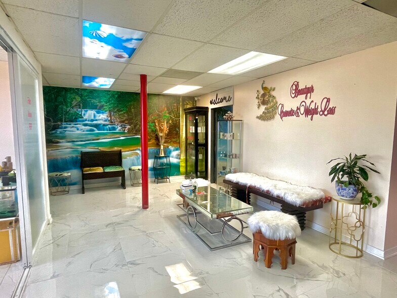 8943-8951 Complex Dr, San Diego, CA à vendre - Photo du bâtiment - Image 2 de 14