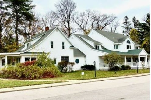 700 & 704 E Savidge St portfolio of 2 properties for sale on LoopNet.ca Primary Photo- Image 1 of 3