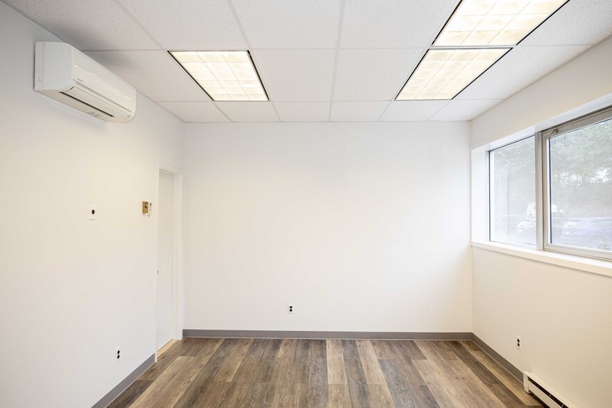 66-96 Cain Dr, Brentwood, NY à louer - Photo intérieure - Image 3 de 6