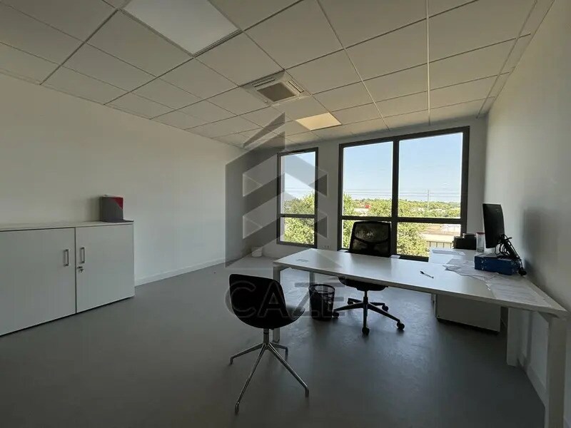 Bureau dans Artigues-près-Bordeaux à louer Photo du bâtiment- Image 1 de 11