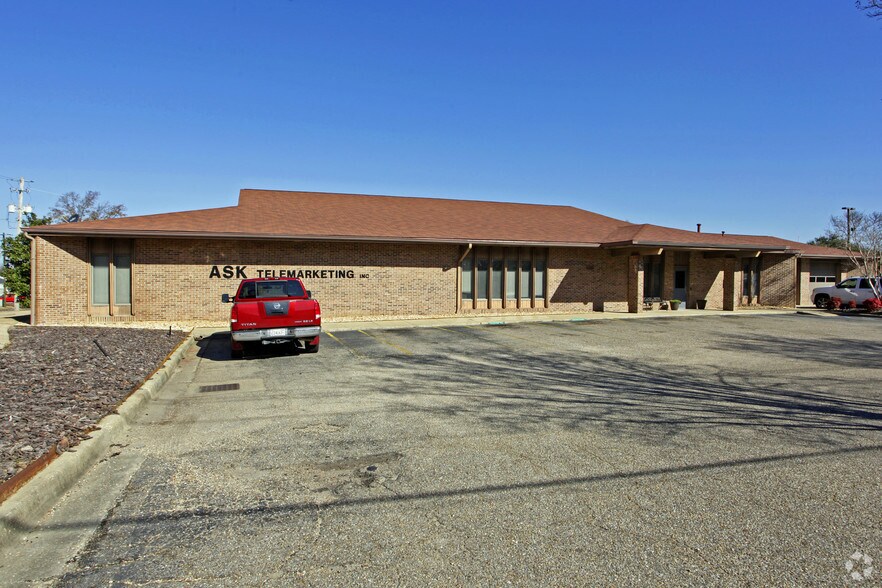 5815 Carmichael Rd, Montgomery, AL for lease - Primary Photo - Image 1 of 18