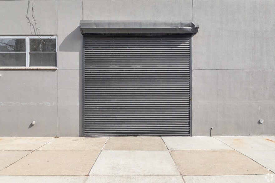 300 Kingsland Ave, Brooklyn, NY à vendre - Photo du bâtiment - Image 3 de 11