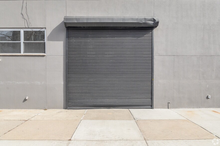 300 Kingsland Ave, Brooklyn, NY à vendre - Photo du bâtiment - Image 3 de 11