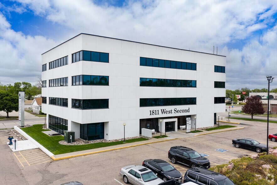 1811 W 2nd St, Grand Island, NE à louer - Photo du bâtiment - Image 1 de 6